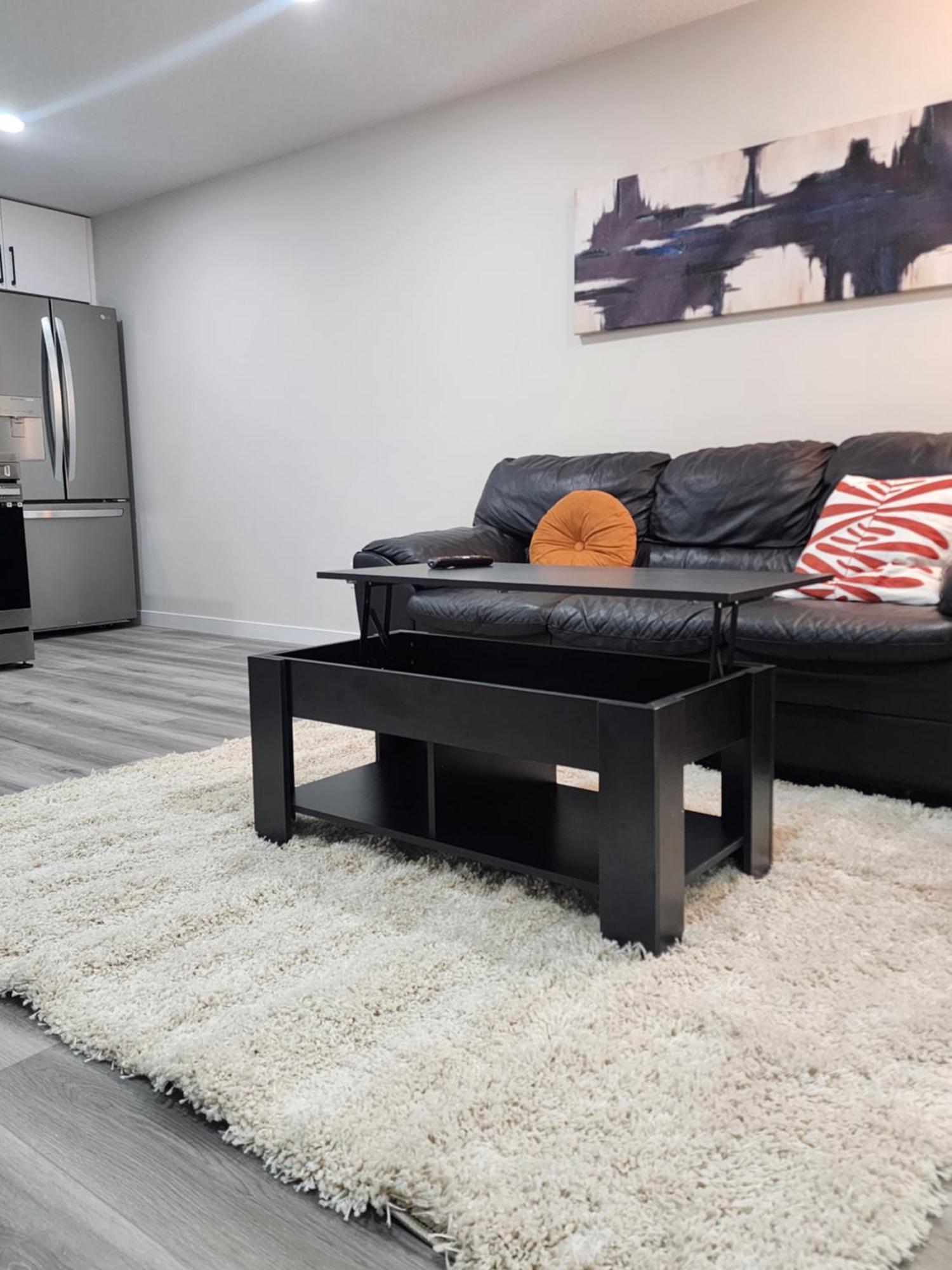 カルガリーTrendy 2-Bed Oasis Awaits!アパートメント エクステリア 写真