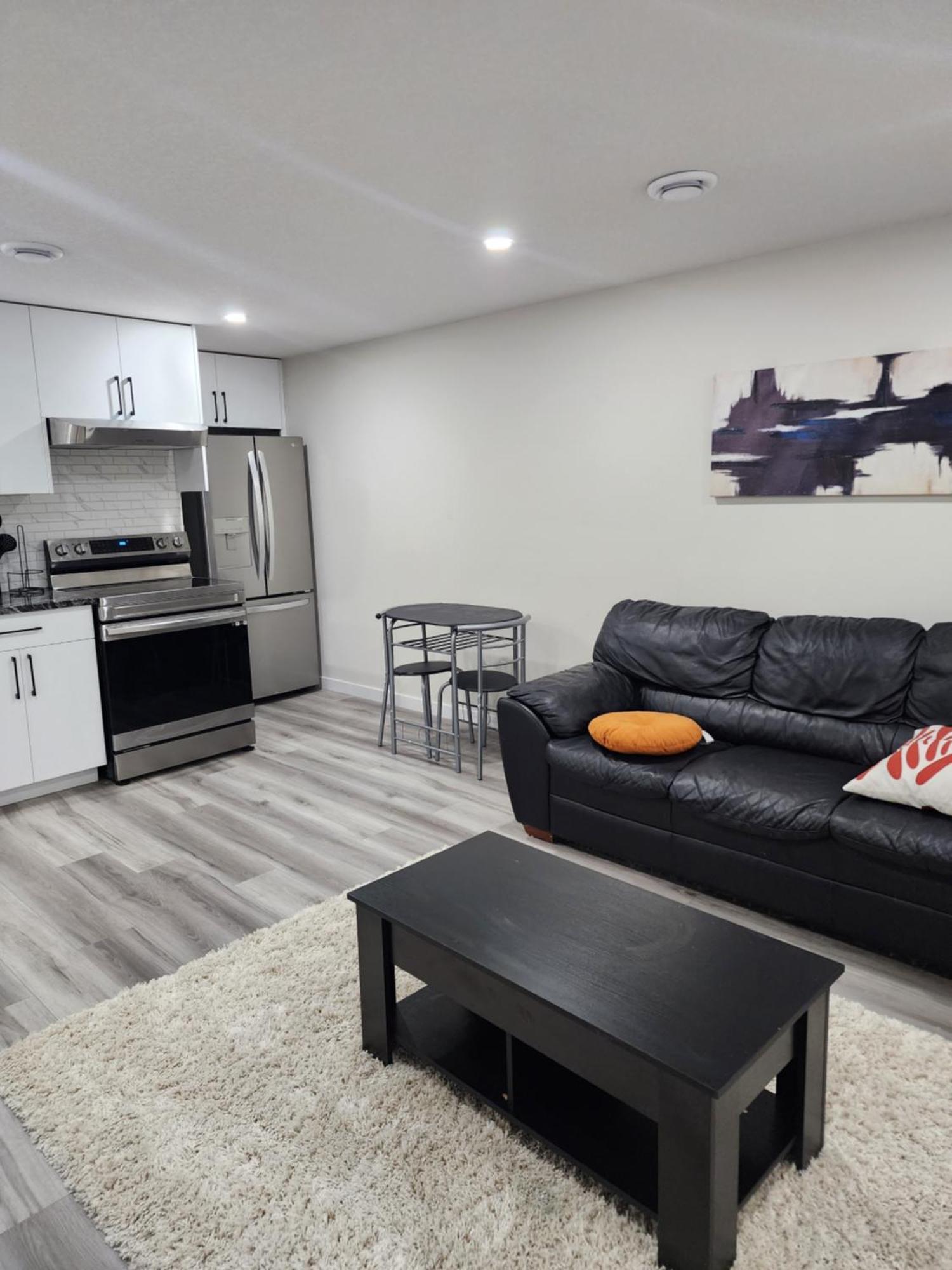 カルガリーTrendy 2-Bed Oasis Awaits!アパートメント エクステリア 写真