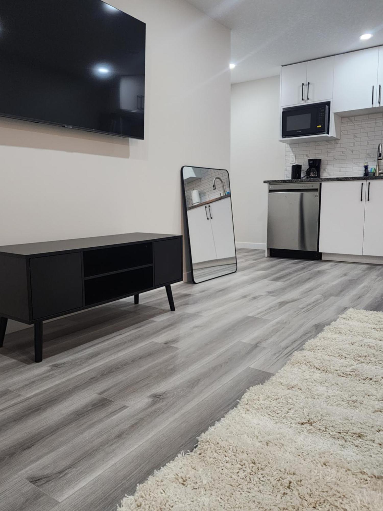 カルガリーTrendy 2-Bed Oasis Awaits!アパートメント エクステリア 写真